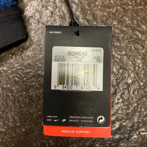 Nike sports bra - Picture 2 of 3